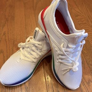 PUMA sneakers size 8.5 Worn only to try on.